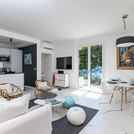 Mera Cosy With Incredible Sea View Apartment